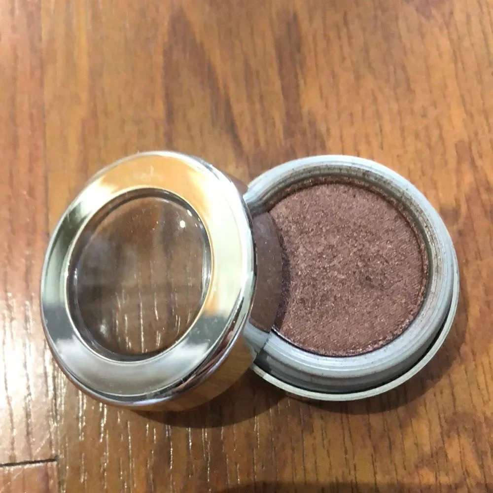 La Bella Donna eggplant compressed mineral eyeshadow